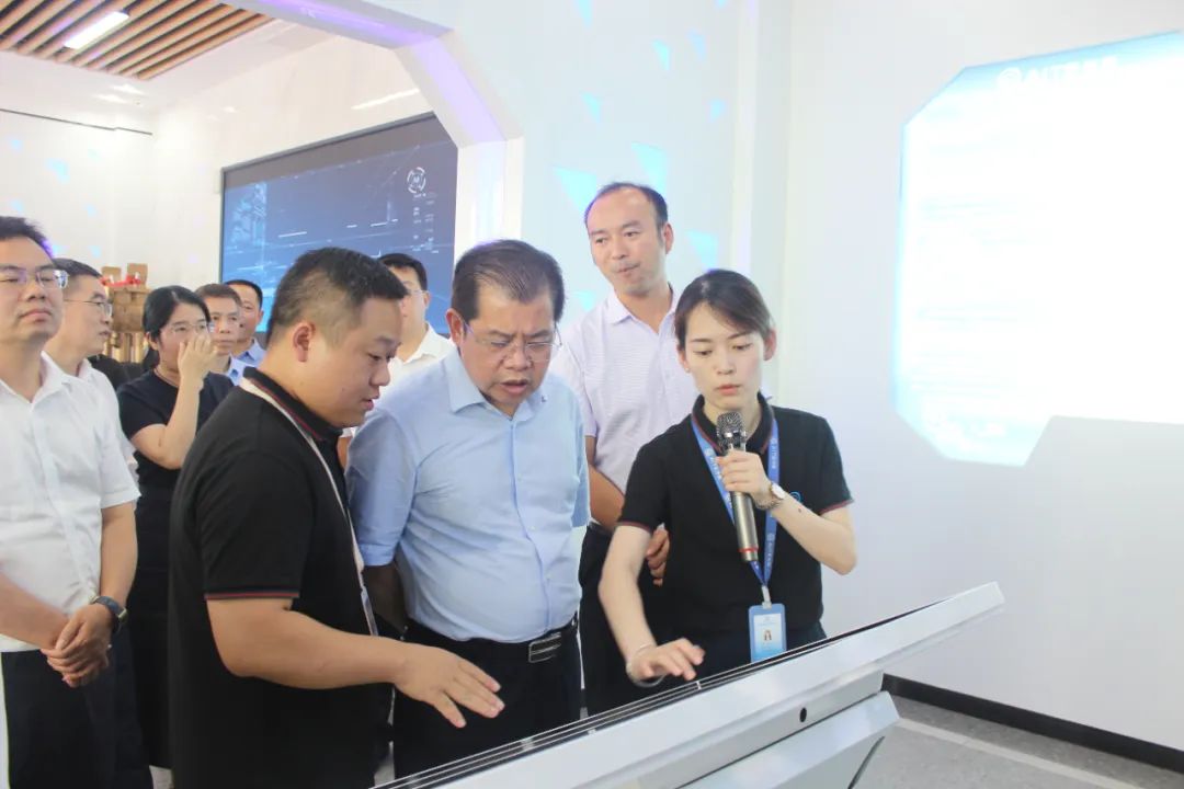 2022年全市推進新時代產(chǎn)業(yè)工人隊伍建設(shè)改革工作領(lǐng)導(dǎo)小組（擴大）會議暨現(xiàn)場推進會觀摩團蒞臨江西艾特傳質(zhì)科技有限公司參觀指導(dǎo)